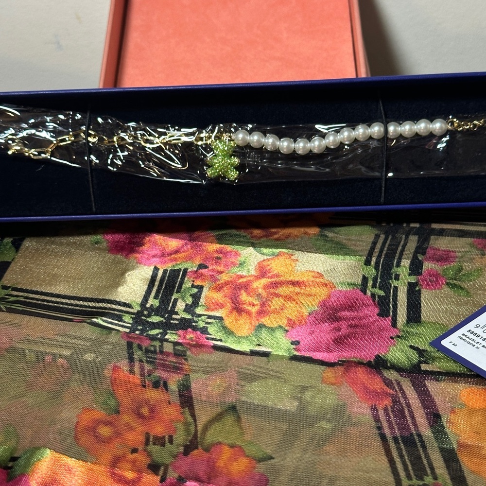 NWT - NIB Swarovski Bracelet.